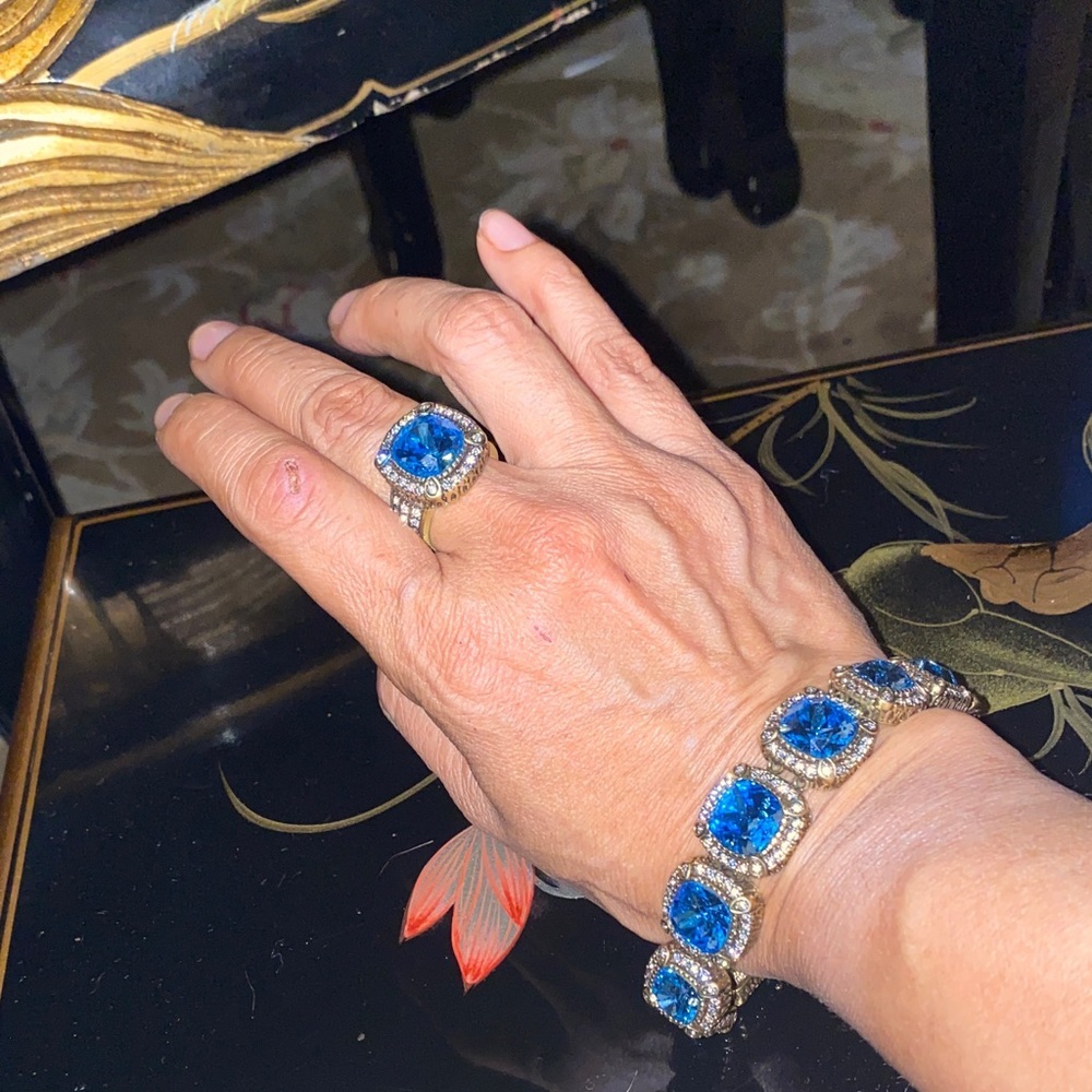 Heidi Daus Blue Crystal and Gold Statement Ring Size 9 (Bracelet not included) - Picture 8 of 10